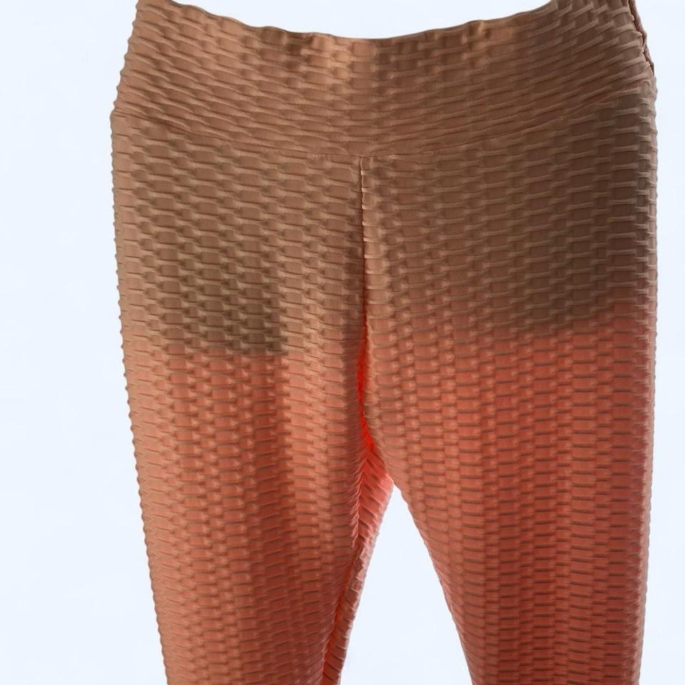 Peach leggings with flattering backside L unbranded